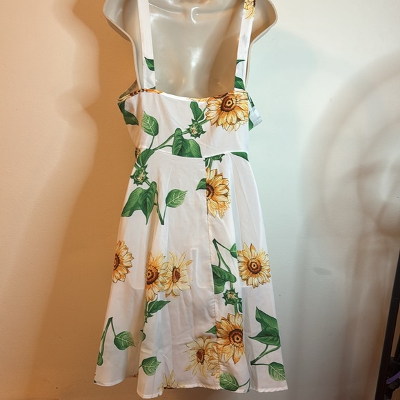 Dress Fo White Floral Lightweight Dress Spaghetti Straps Front Buttons Side Zip - Picture 5 of 7